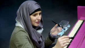 ژمی براون در حال نقاشی کردن