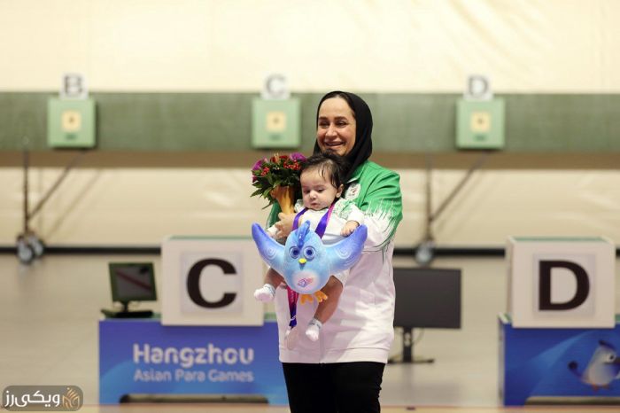 نوزاد ساره جوانمردی در آغوش مادرش